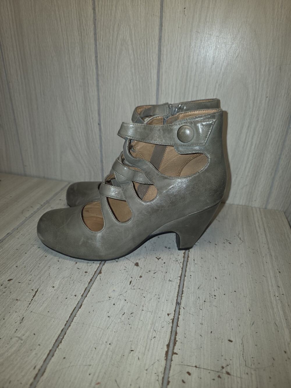 Miz Mooz Soho Mary Jane Pump Womens 9 Gray Green Leather Derby Strappy Heel